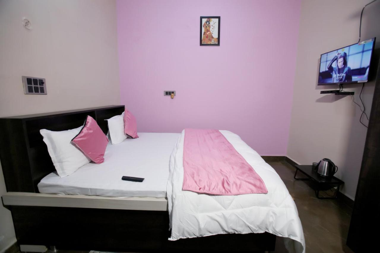 Homestay Signature